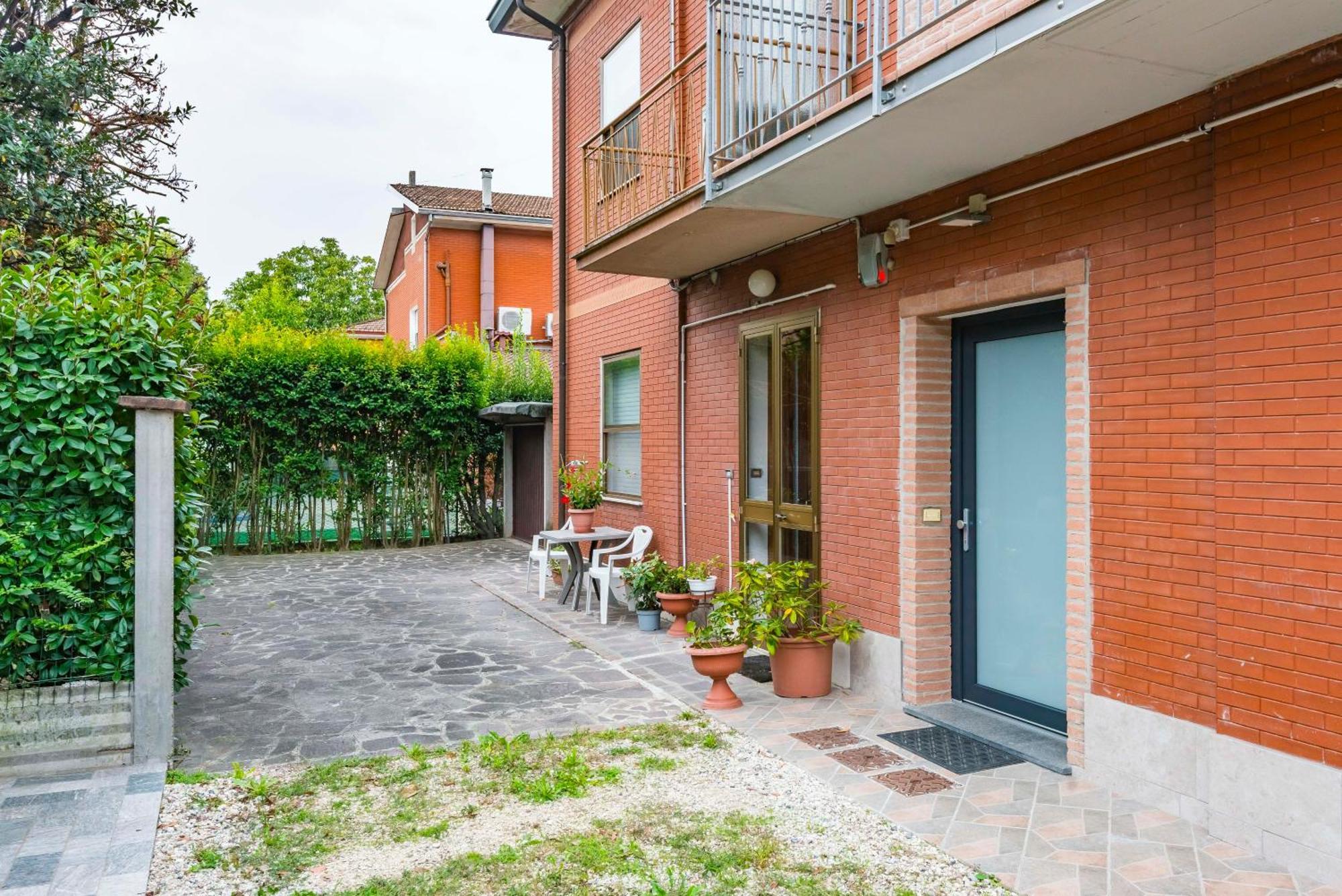 Stile E Comfort In Citta Con Wi-Fi Carpi Kültér fotó